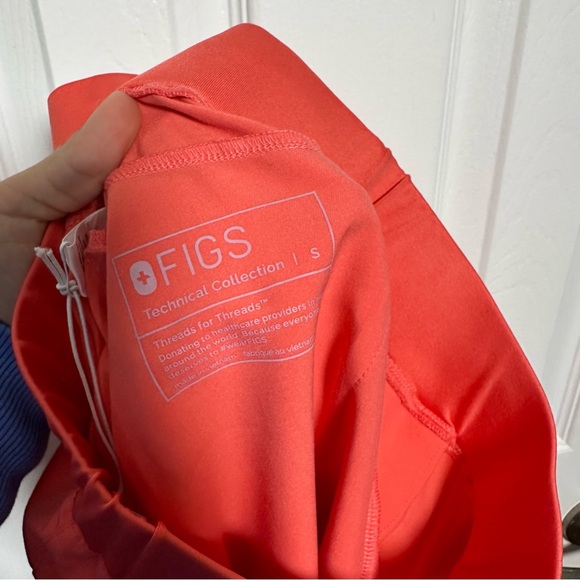 FIGS Women’s Hot Coral Scrub Pants Size Small NWT - Picture 10 of 10